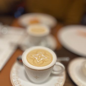 Le Café Louis Vuitton - Delices Du Chocolat Au Lavender - Cafes Near Me - New York, New York Le Café Louis Vuitton - Delices Du Chocolat Au Lavender - Cafes Near Me - New York, New York