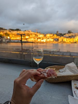 Wine Quay Bar (Porto) by null