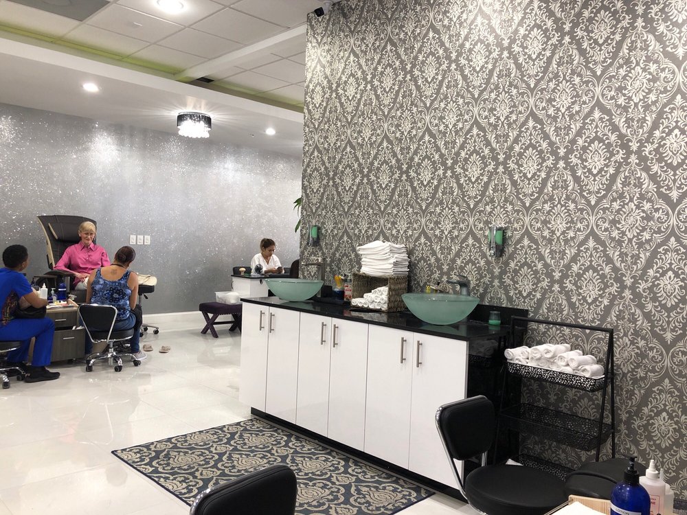 Encore Nails & Spa Image