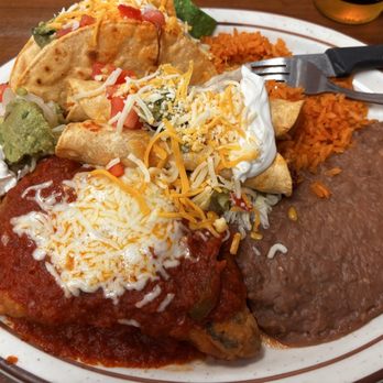 El Rinconcito - Combo Platter w/Chili Relleno, Chicken Flautas & Beef Tacos - Mexican Near Me - Hollister, California El Rinconcito - Combo Platter w/Chili Relleno, Chicken Flautas & Beef Tacos - Mexican Near Me - Hollister, California