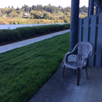 Edgewater Inn - Nice little patio nook in each ground floor room. Dogs loved it! - Hotels Near Me - Coos Bay, Oregon