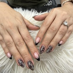 Acryliq Nails