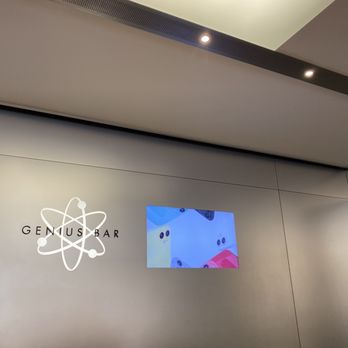 Apple Kahala - Here for a Genius Bar reservation. - Computers Near Me - Honolulu, Hawaii