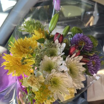 Paola's Flowers and Events - Pre-made bouquet - Florists Near Me - Sunnyvale, California