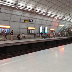 Indautxu Station - Platform of Indautxu Station