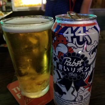 Overland Bar - a can of beer and a glass of beer - Bars Near Me - Boise, Idaho