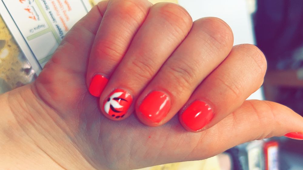 L A Nails Logo