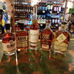 Lakeside Liquor & Lounge - Wide selection of alcohol