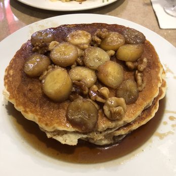 Pete's Grill - Banana Walnut Pancakes with Brandy - New American Near Me - Sunnyside, New York