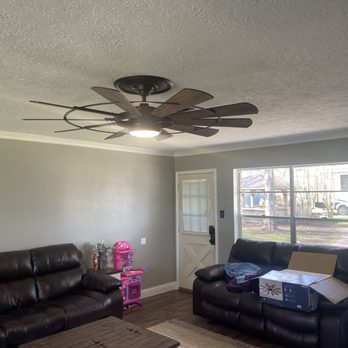 Space City Handyman - Sheetrock repair, texture, crown molding and paint - Handyman Near Me Space City Handyman - Sheetrock repair, texture, crown molding and paint - Handyman Near Me
