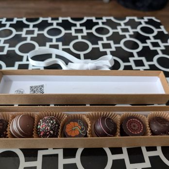 Tifa Chocolate & Gelato - 7 piece byo chocolate box - Gelato Near Me - Webster, Texas Tifa Chocolate & Gelato - 7 piece byo chocolate box - Gelato Near Me - Webster, Texas