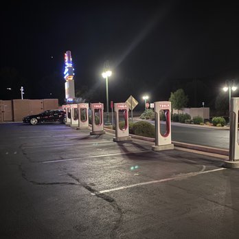 Tesla Supercharger St. George - Super chargers - EV Charging Stations Near Me - St George, Utah
