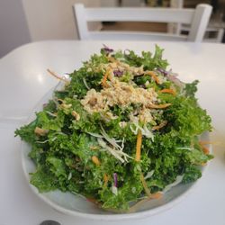 Loving Hut - Kale & Quinoa Salad (GF) (SF)