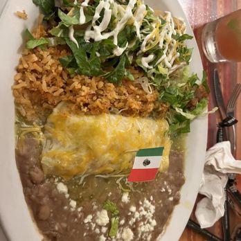 Los Chaparros Mexican Restaurant - 2 plate combo (enchiladas with chicken and green sauce, taquitos with shredded beef) - Tex-Mex Near Me - Honolulu, Hawaii