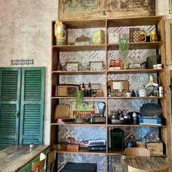 Indispensa - Cute collection of antiques