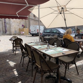 Le Bistrot - Outisde tables - Restaurants Near Me - Meymac, 19