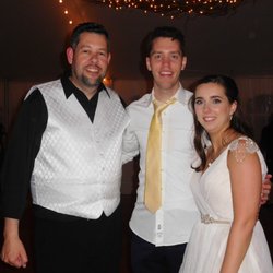 Chicago DJs - A happy bride & groom!