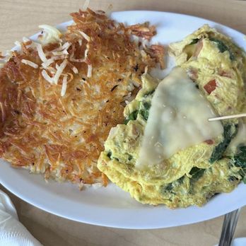 Hidden Cafe - Chicken omelette with hash browns - New American Near Me - Camarillo, California Hidden Cafe - Chicken omelette with hash browns - New American Near Me - Camarillo, California