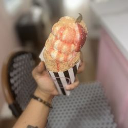 Buns & Roses Chimney Cakes - Strawberry shortcake