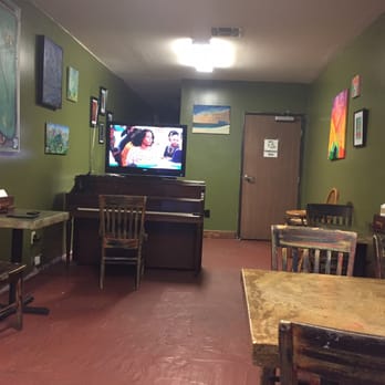 Dave's Chillin and Grillin - The interior.  It's like a living room. - Sandwiches Near Me - Pasadena, California