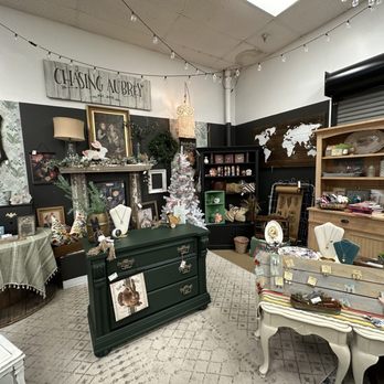 Bee Charmed - Women's Clothing Near Me - Midlothian, Virginia