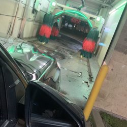 7-Eleven - Car Wash at 7-Eleven...looks like it needs some attention in the cleanliness area!