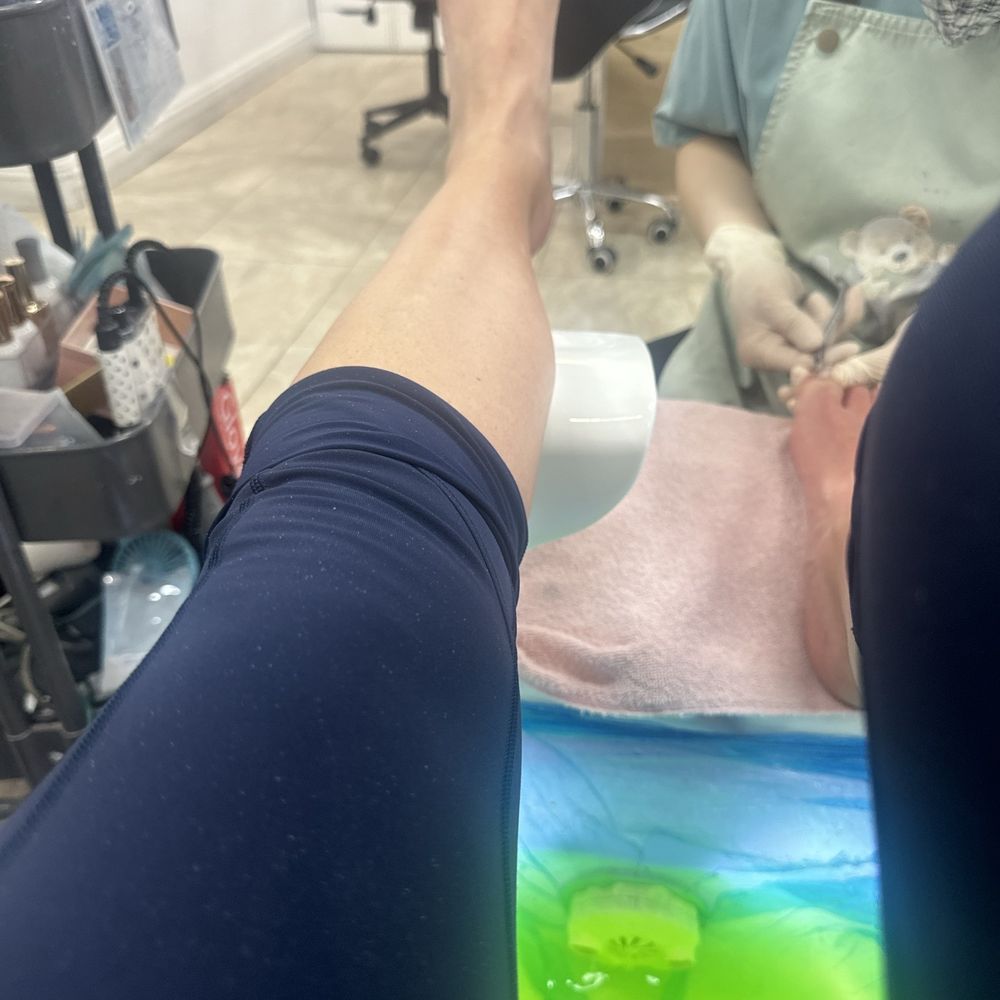 A foot/leg rest is such a great idea!!!! Just another reason this is my salon of choice!!! A foot/leg rest is such a great idea!!!! Just another reason this is my salon of choice!!!