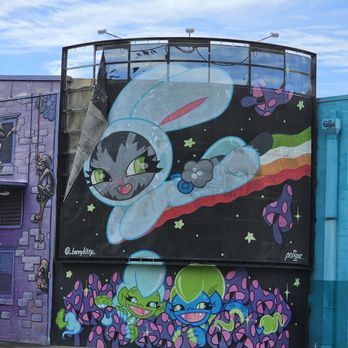 Mural Painting - Corner of Cooke Street and Pohukaina Street in Honolulu, Hawaii - Public Art Near Me - Chicago, Illinois