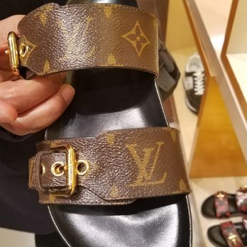 Louis Vuitton - Sandals - Luggage Near Me - Paris, 75 Louis Vuitton - Sandals - Luggage Near Me - Paris, 75