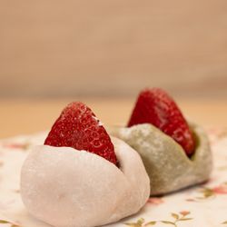Hatsuzakura - Ichigo Daifuku - Original and Matcha flavored