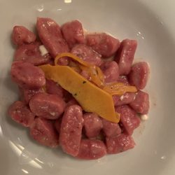 Alte Post - Gnocchi mit Kürbisstreifen und Ziegenkäsesauce