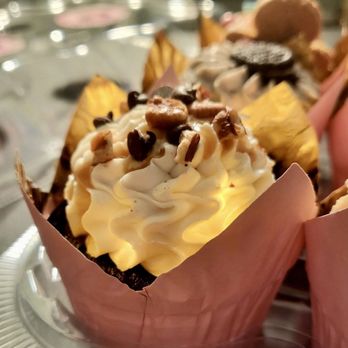 Pinkitzel - Norman - Turtle cheesecake cupcake - Candy Stores Near Me - Norman, Oklahoma Pinkitzel - Norman - Turtle cheesecake cupcake - Candy Stores Near Me - Norman, Oklahoma