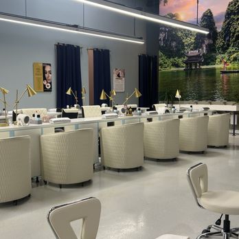Luxo Nail Spa - Nail Salons Near Me - Chicago, Illinois