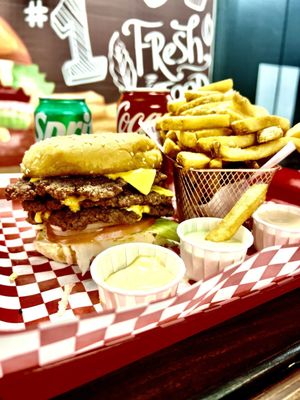 Lucky Chip Burger by null