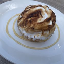 Vicinato Ristorante - Fabulous Lemon Meringue tart (meringue is fresh). Soooo good