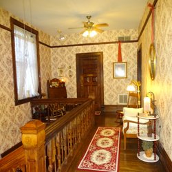 1888 Historic Rocking Horse Manor B & B