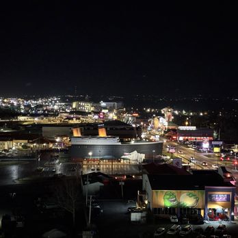 The Branson Ferris Wheel - Night view - Amusement Parks Near Me - Branson, Missouri The Branson Ferris Wheel - Night view - Amusement Parks Near Me - Branson, Missouri