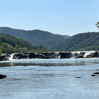 The Sandstone Falls - River and falls - Hiking Near Me - Hinton, West Virginia The Sandstone Falls - River and falls - Hiking Near Me - Hinton, West Virginia