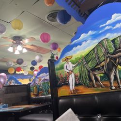El Rey Del Taco 2 - Dining area decoration