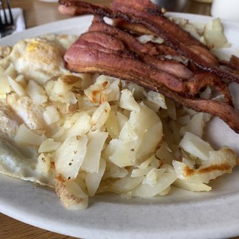 Buffalo Cafe - Bacon and over medium eggs with homefries - American Near Me - Twin Falls, Idaho Buffalo Cafe - Bacon and over medium eggs with homefries - American Near Me - Twin Falls, Idaho