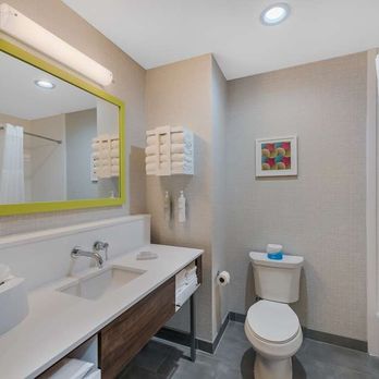 Hampton Inn Williams - Guest room bath - Hotels Near Me - Williams, Arizona Hampton Inn Williams - Guest room bath - Hotels Near Me - Williams, Arizona