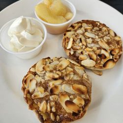 Le Peep - Gooey Buns with Mom's Sassy Apples