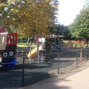 Watford Fields - Parks Near Me - Watford, HRT