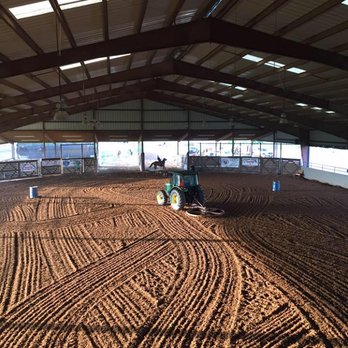 Zaal Ranch - Great arena for riding! - Horseback Riding Near Me - Collinsville, Texas