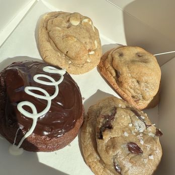 Chip Cookies - Bakeries Near Me - Huntington Beach, California Chip Cookies - Bakeries Near Me - Huntington Beach, California