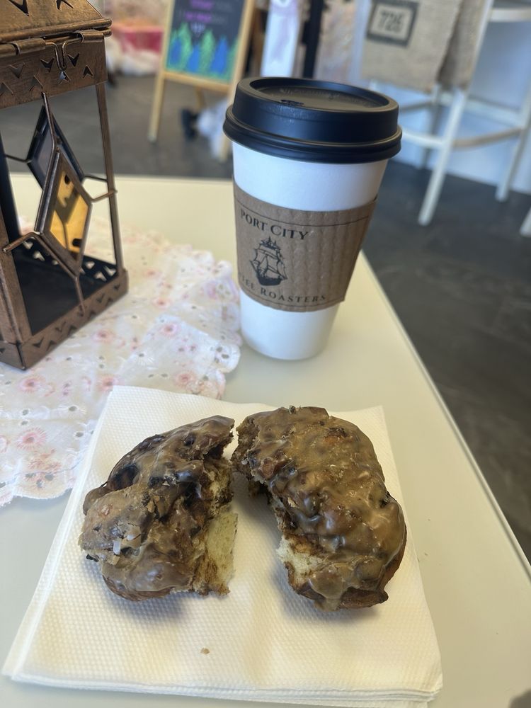 Pink Hippo Cafe Image