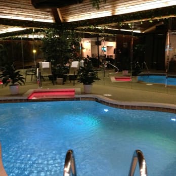 Sybaris Pool Suites - Paradise suite - Hotels Near Me - Northbrook, Illinois Sybaris Pool Suites - Paradise suite - Hotels Near Me - Northbrook, Illinois