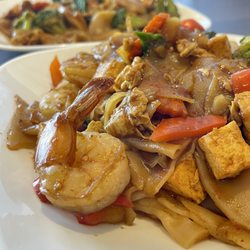 Aung Family Restaurant - Pad See Eu