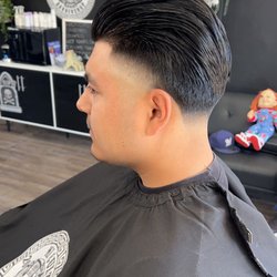 Mi Cultura Barbershop - High tapperwalk in barbershop