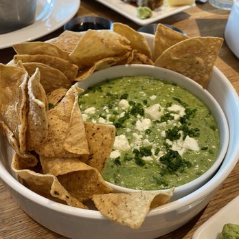 Earls Kitchen + Bar - Warm Spinach Three Cheese Dip - New American Near Me - McLean, Virginia
